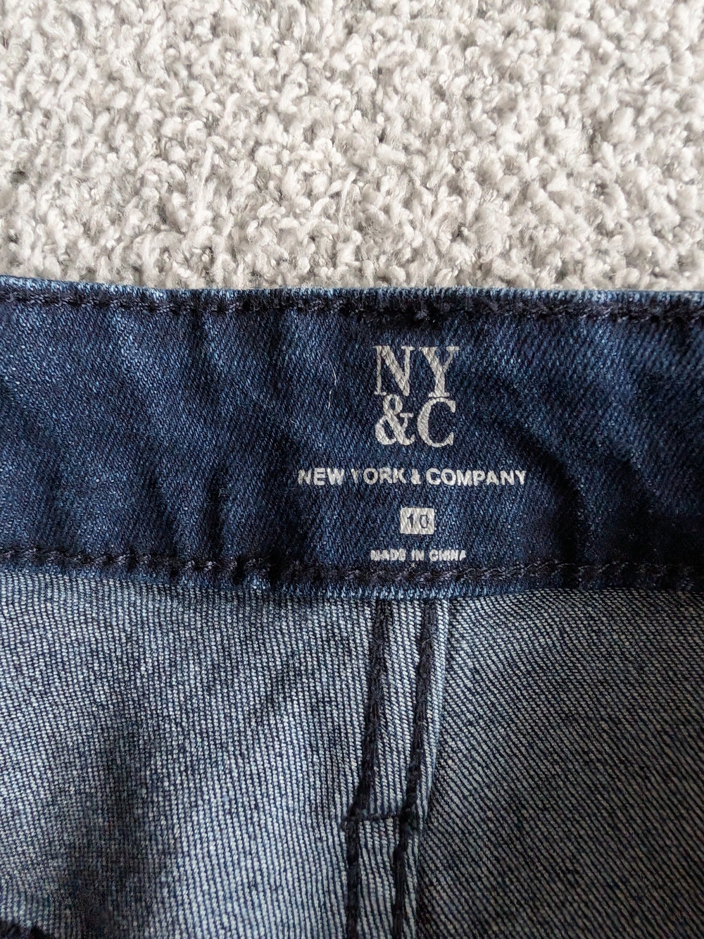 🌼B2G1🌼 New York & Company Dark Wash Wide Leg Cuffed Jeans Size 10 NWT - Picture 5 of 7